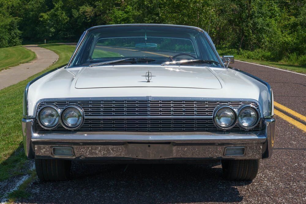 1962 Lincoln Continental Sedan - photo 2