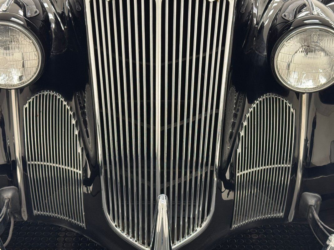 1940 Packard 110 1800 Series 4 Door Touring Sedan - photo 9
