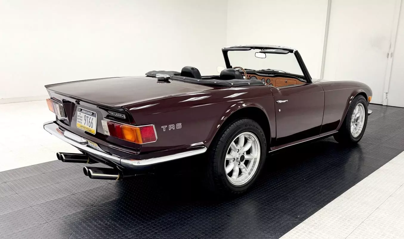 1972 Triumph TR-6 Roadster - photo 8