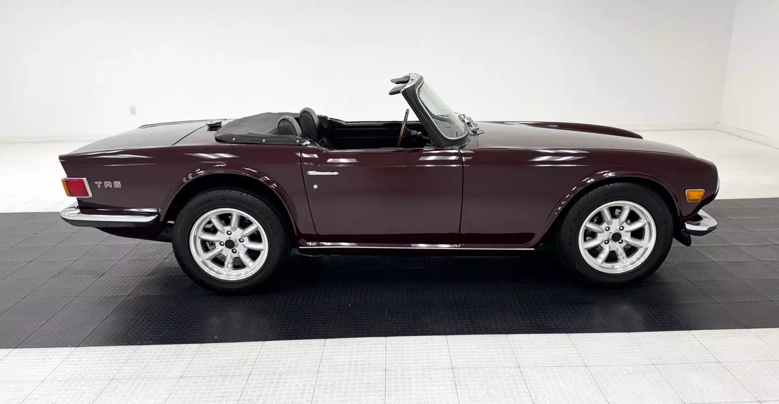 1972 Triumph TR-6 Roadster - photo 9