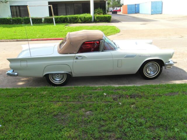 1957 Ford Thunderbird - photo 4