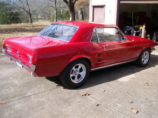 1967 Ford Mustang Standard interior / factory bench seat