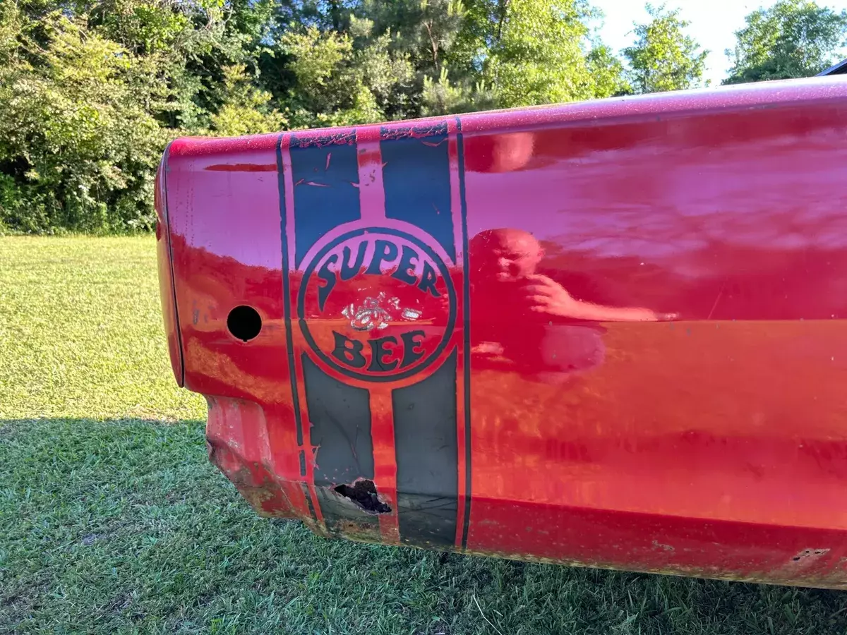 Red 1968 Dodge Super Bee 383hp 727 torque flight black interior bench seat 1968 Dodge Super Bee