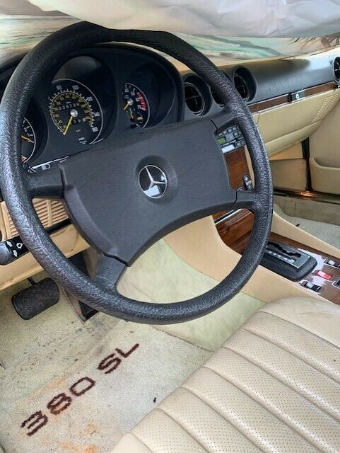 1983 Mercedes-Benz SL-Class Beige - photo 8