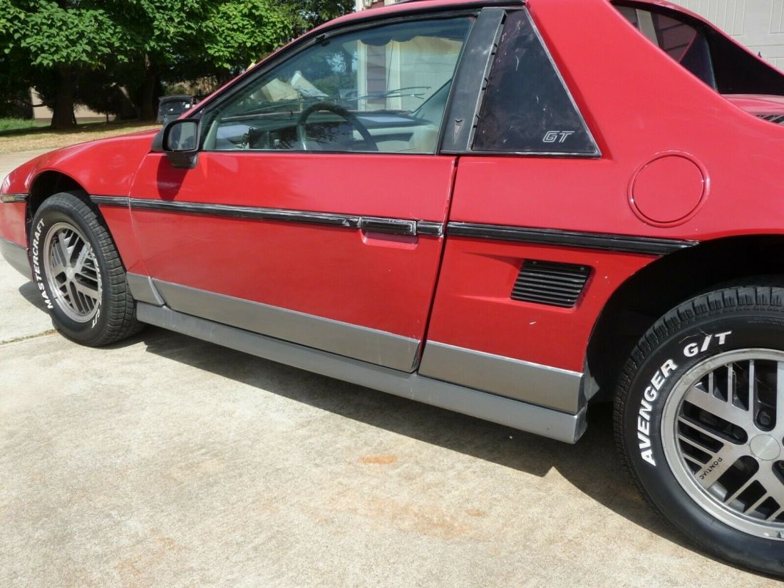1985 Pontiac Fiero GT - photo 2