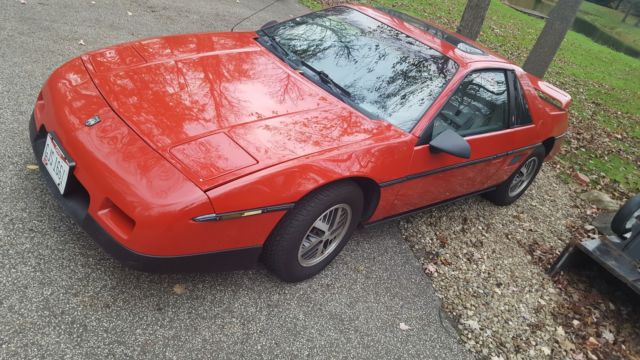 Red 2.5 I4 5 Speed 88k Daily Driver 1986 Pontiac Fiero Coupe