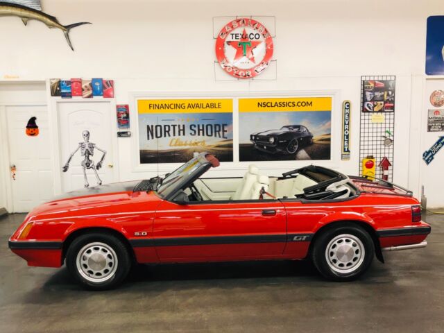 1986 Ford Mustang - GT CONVERTIBLE - LOW MILES - SEE VIDEO - photo 8