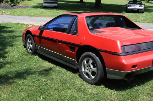 1985 Pontiac Fiero - photo 3