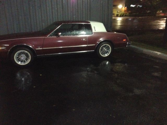1985 Oldsmobile Toronado Brougham Coupe 2-Door - photo 3