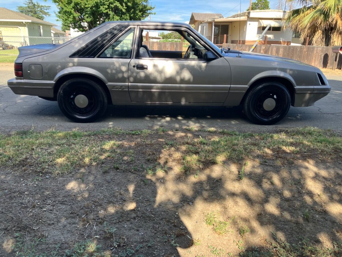 1985 Ford Mustang - photo 2