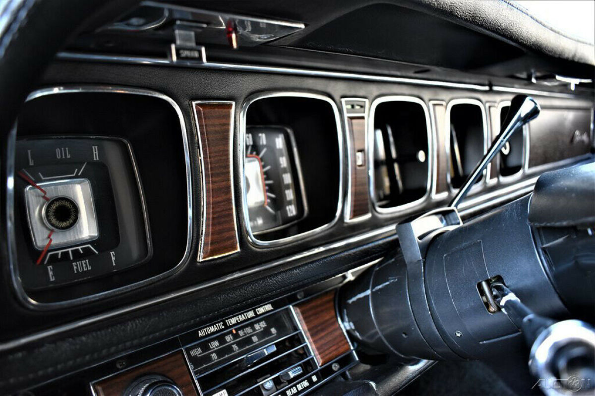 1969 Lincoln Continental 18k Actual Miles Original Condition - photo 9