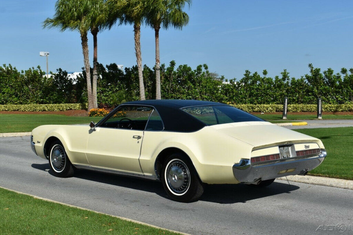 1967 Oldsmobile Toronado 32k Actual Miles! Factory Air, 425ci, Auto - photo 2
