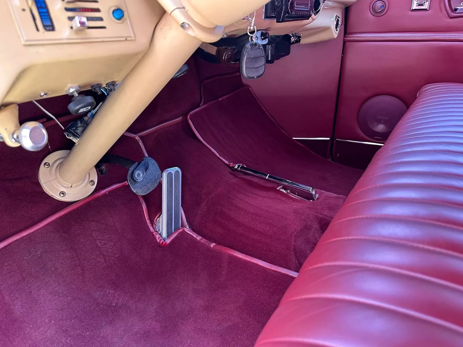 1948 Chevrolet Stylemaster Resto-Mod 350 V8 700R4 Power Steering & Brakes-A/C - photo 11