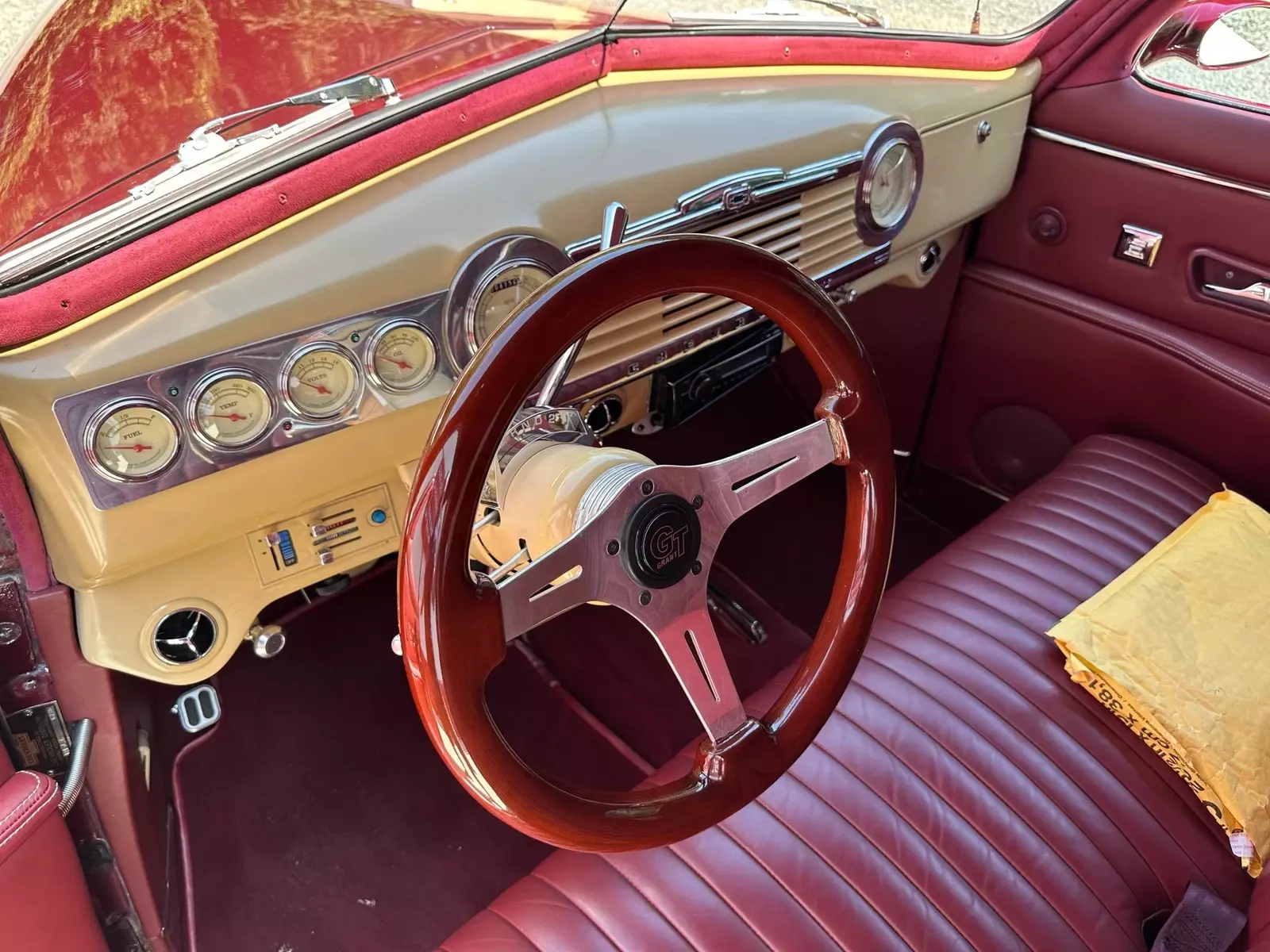 1948 Chevrolet Stylemaster Resto-Mod 350 V8 700R4 Power Steering & Brakes-A/C - photo 12