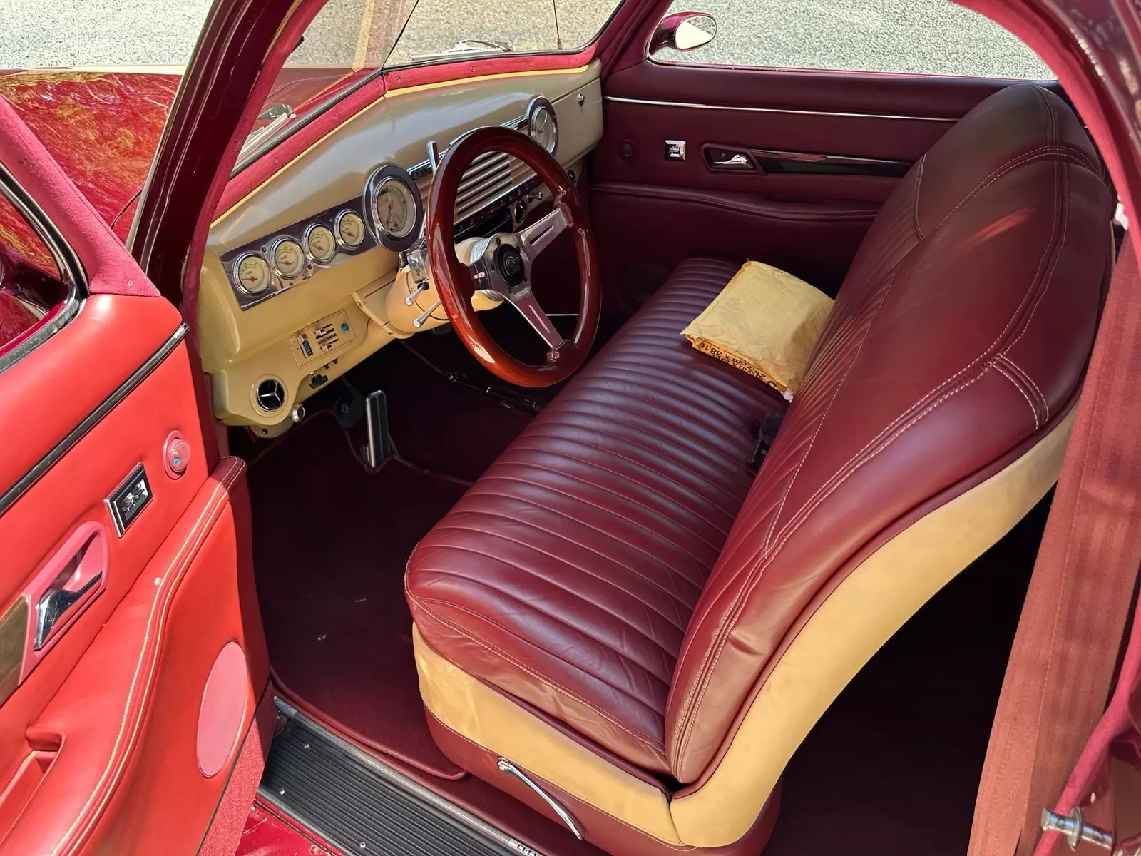 1948 Chevrolet Stylemaster Resto-Mod 350 V8 700R4 Power Steering & Brakes-A/C - photo 13