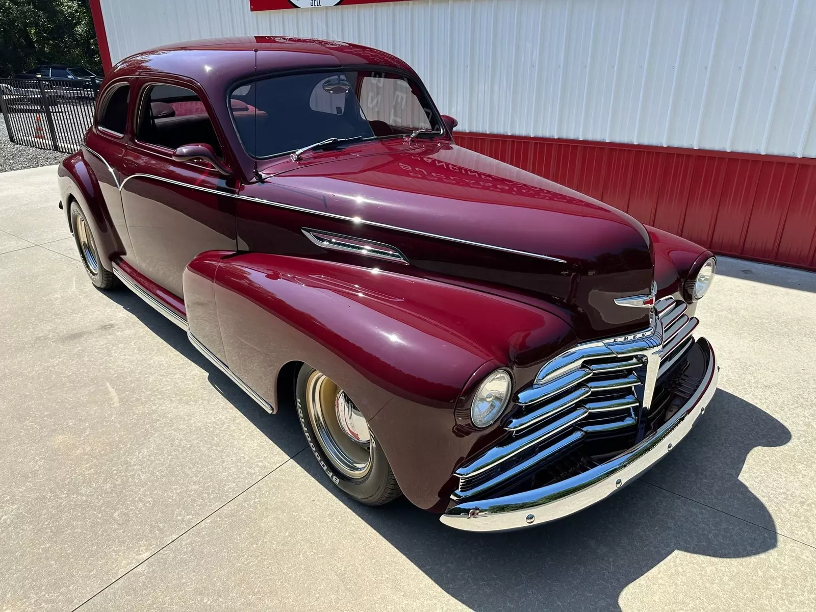 1948 Chevrolet Stylemaster Resto-Mod 350 V8 700R4 Power Steering & Brakes-A/C - photo 3