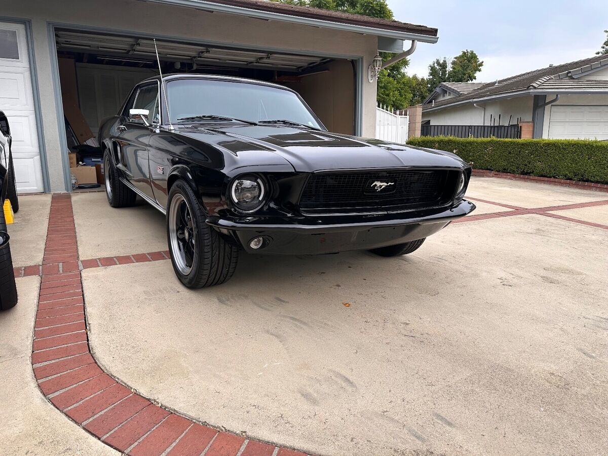 RESTOMOD, Fully restored, new engine, tranny and suspension. New paint. 1968 Ford Mustang