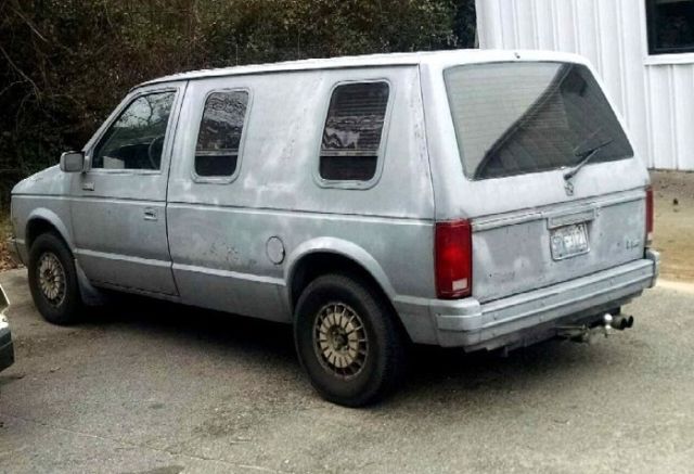 1984 Dodge Caravan - photo 2