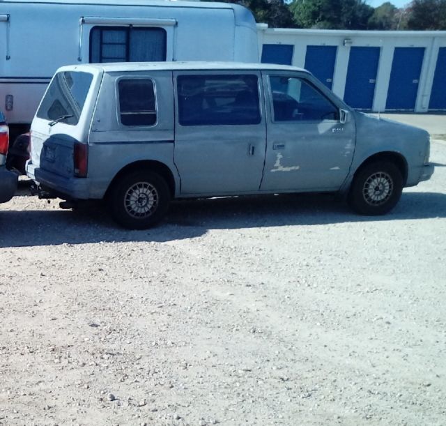 1984 Dodge Caravan - photo 3