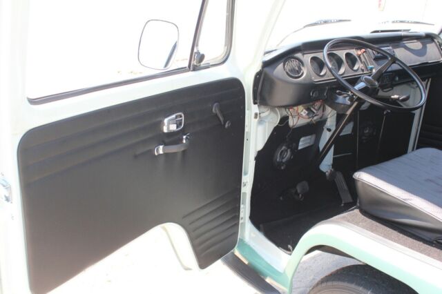 1971 Volkswagen Bus/Vanagon Deluxe - photo 13