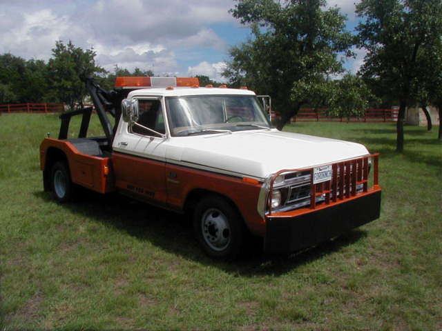Restored 1974 F-350 Tow Truck Wrecker Holmes 440 Bed 390-4V T18 4-speed 1974 Ford F-350