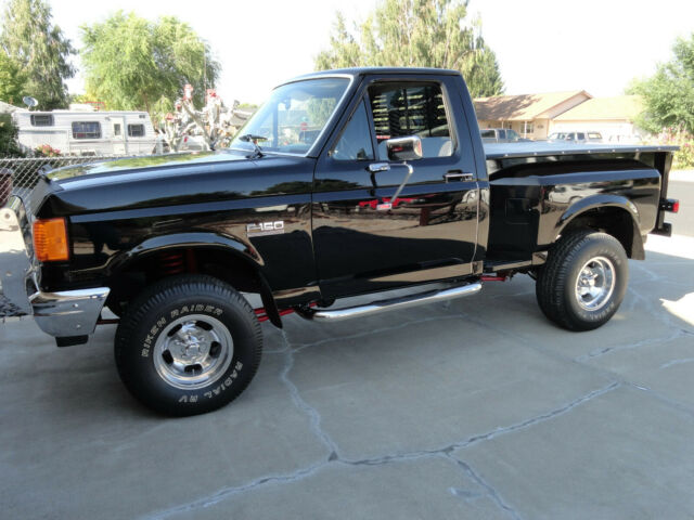 RESTORED 1987 Ford F150 Stepside/Shortbed 4.9 Inline 6. ALL NEW INSIDE AND OUT!! 1987 Ford F-150