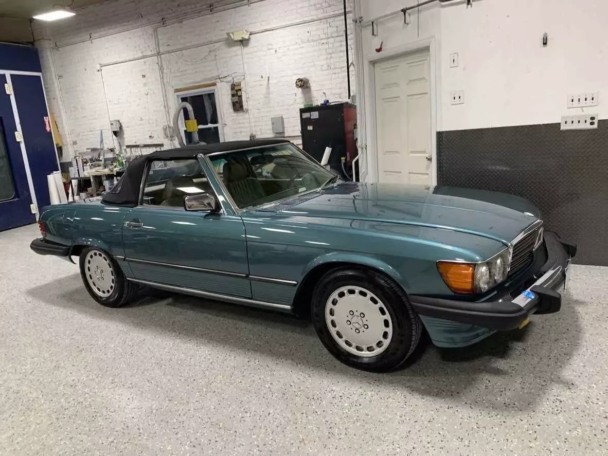 Restored 1988 Mercedes 560SL 1988 Mercedes-Benz convertible