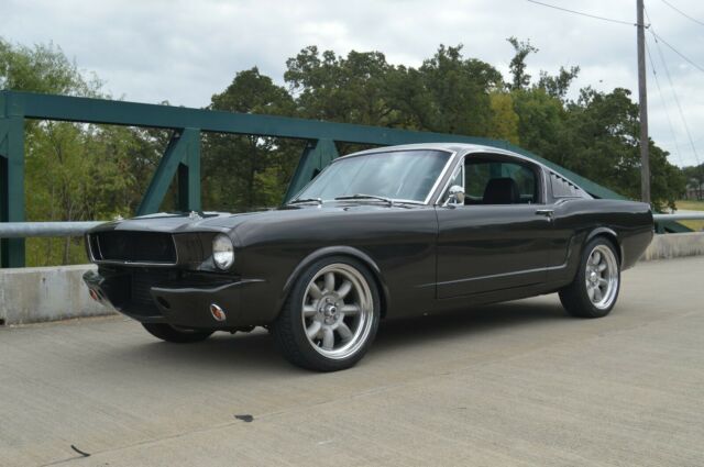 1965 Ford Mustang 2+2 - photo 2