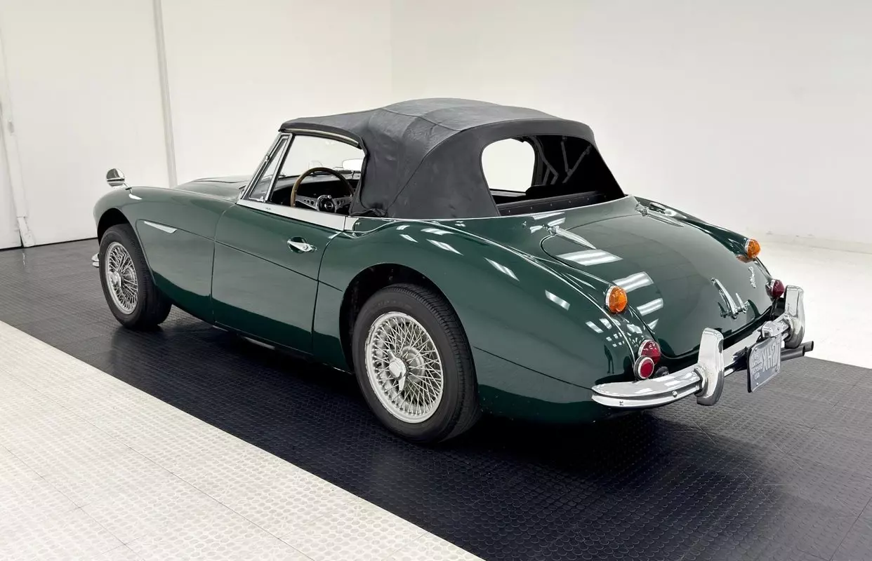 1967 Austin-Healey 3000 MK III Roadster - photo 5