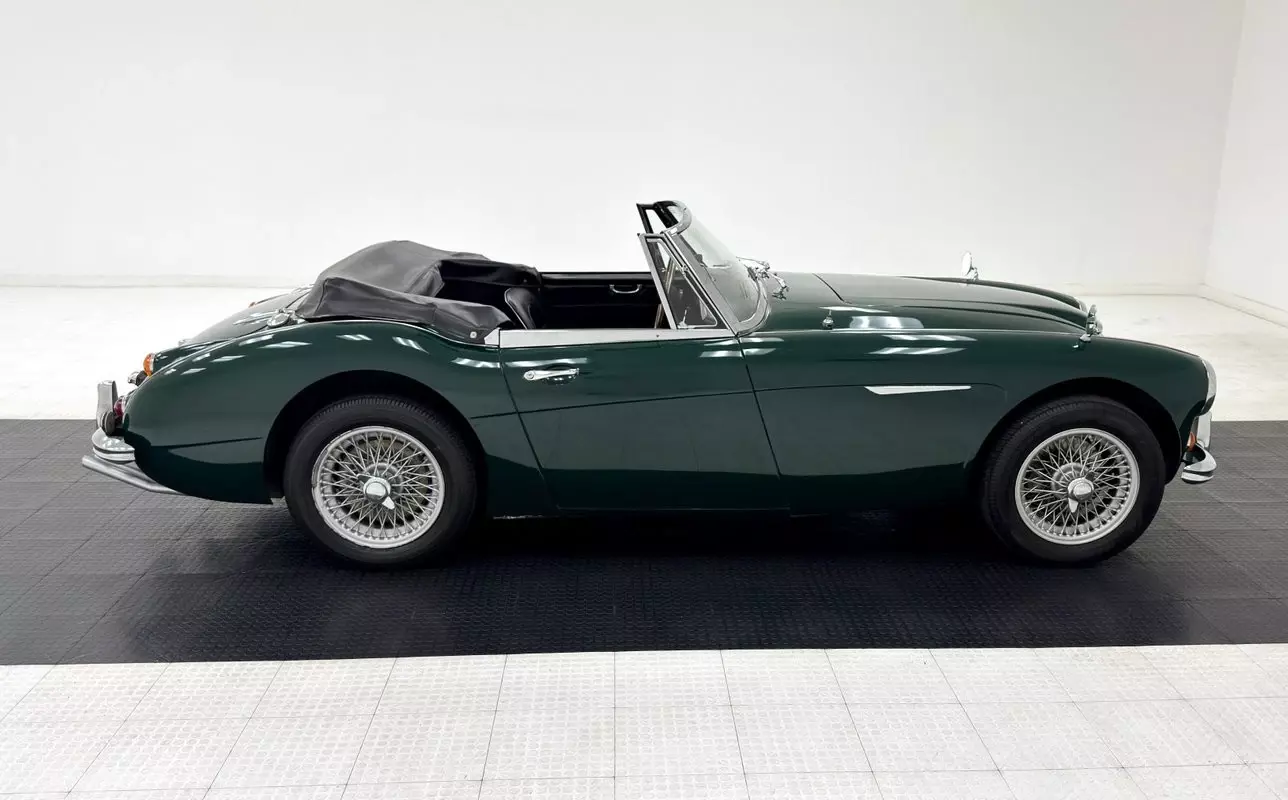 1967 Austin-Healey 3000 MK III Roadster - photo 9
