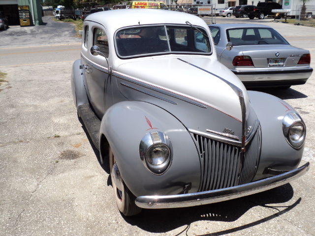 1939 Ford DELUXE FORDOR V-8 SEDAN- FROM ESTATE SALE-STARTS,RUNS,DRIVES NICE. - photo 2