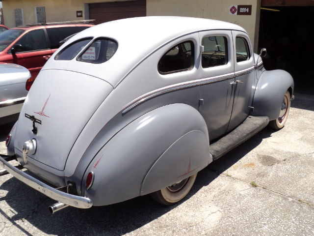 1939 Ford DELUXE FORDOR V-8 SEDAN- FROM ESTATE SALE-STARTS,RUNS,DRIVES NICE. - photo 3