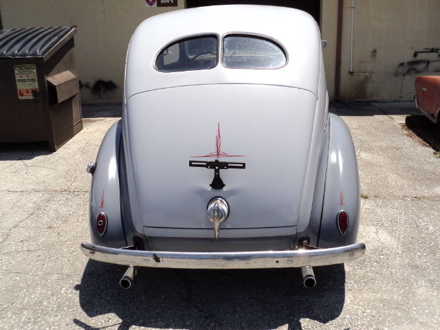 1939 Ford DELUXE FORDOR V-8 SEDAN- FROM ESTATE SALE-STARTS,RUNS,DRIVES NICE. - photo 4