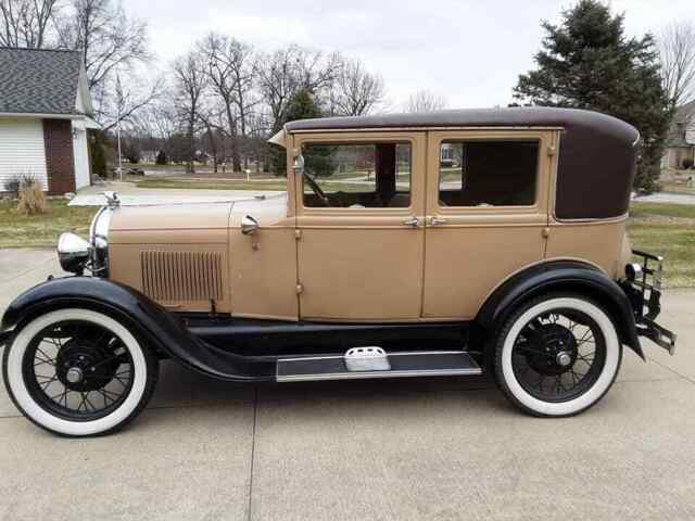 RESTORED LEATHER BLIND BACK TOWN SEDAN 1928 Ford Model A