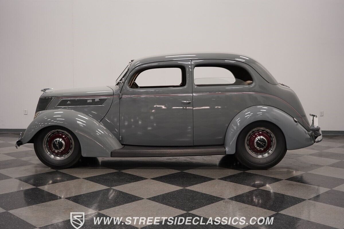 1937 Ford Tudor Sedan - photo 10