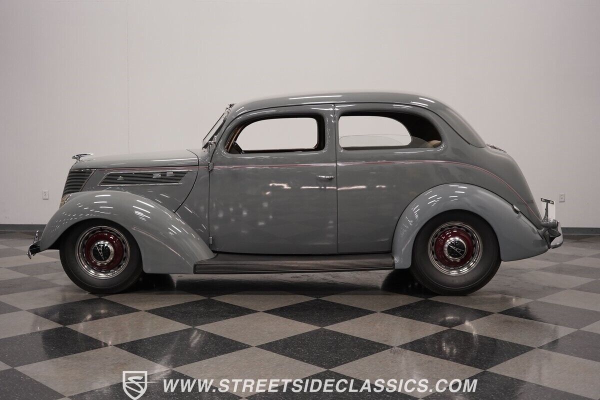 1937 Ford Tudor Sedan - photo 3