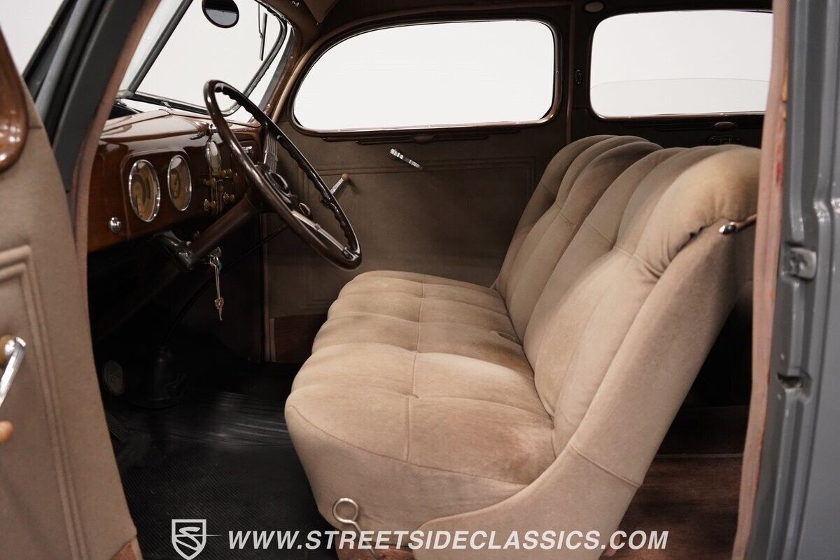 1937 Ford Tudor Sedan - photo 5