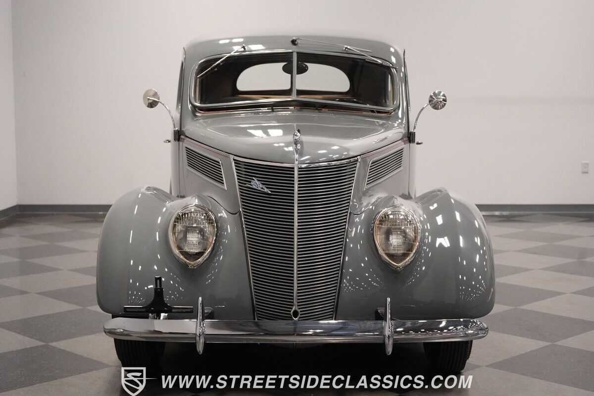 1937 Ford Tudor Sedan - photo 6