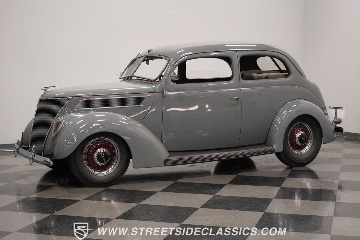1937 Ford Tudor Sedan - photo 9