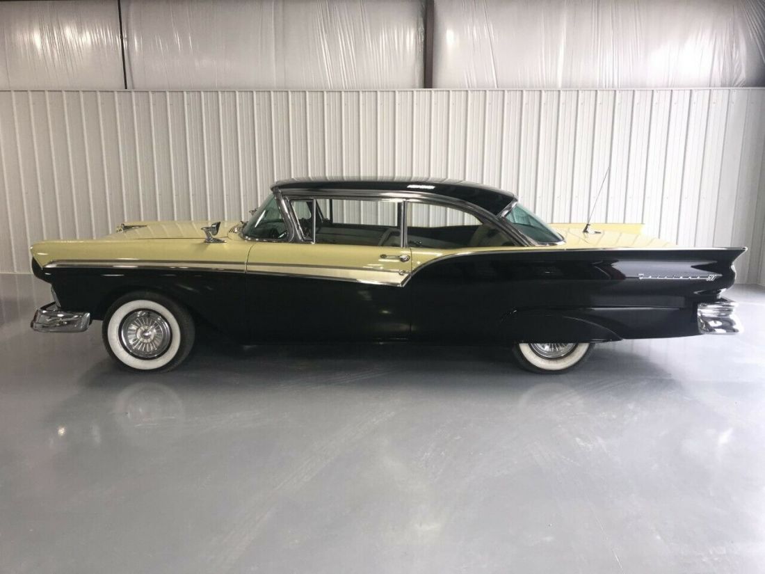 1957 Ford Fairlane SHOW WINNING 2 DOOR HARDTOP - photo 3