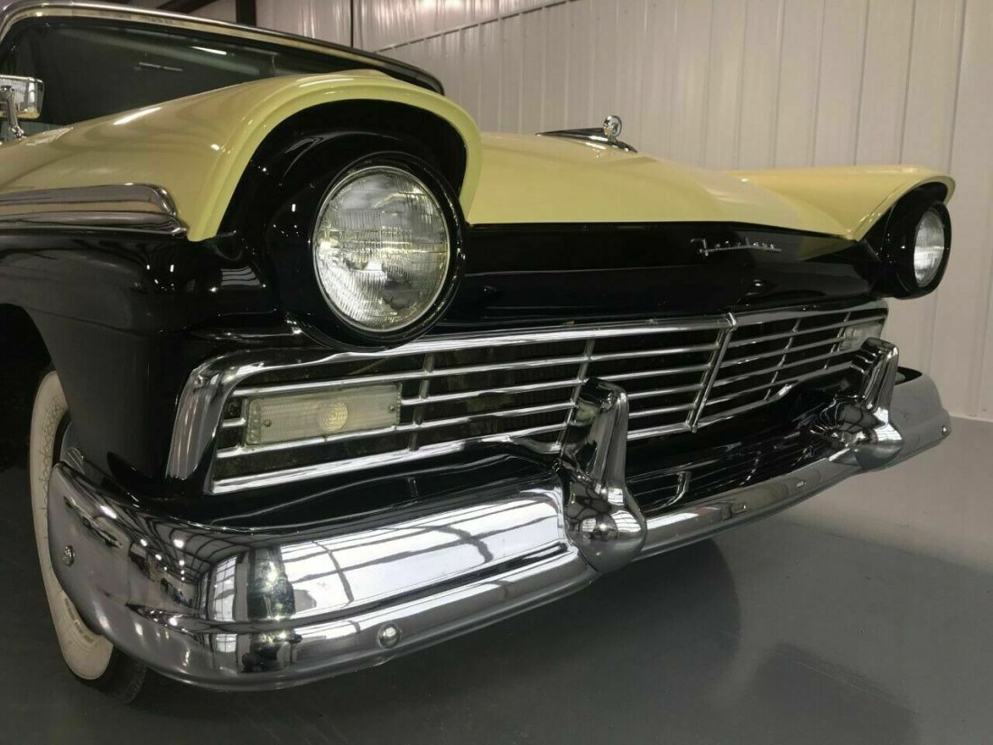 1957 Ford Fairlane SHOW WINNING 2 DOOR HARDTOP - photo 8