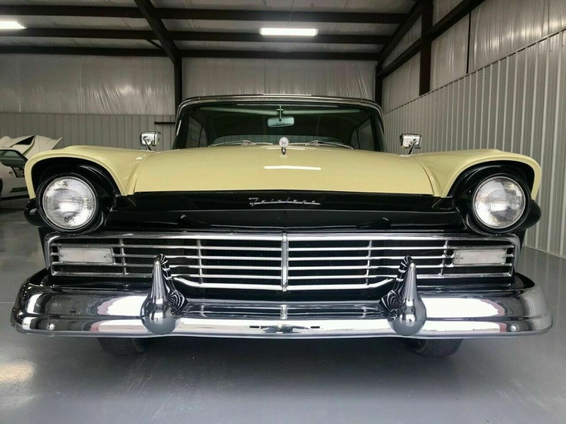 1957 Ford Fairlane SHOW WINNING 2 DOOR HARDTOP - photo 9