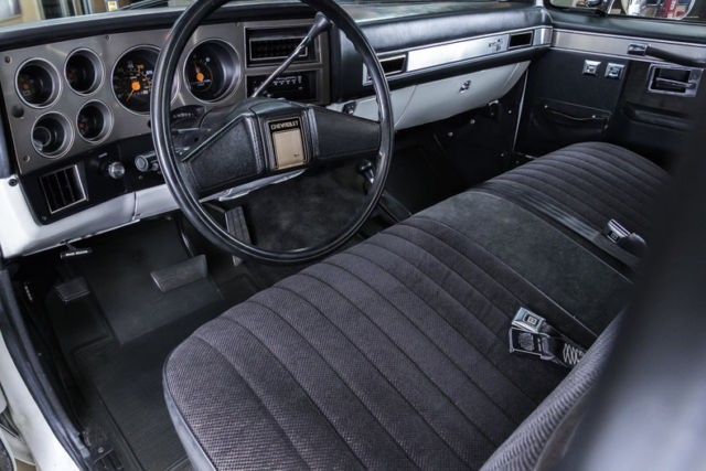 1987 Chevrolet Silverado 1500 4x4 Pickup - photo 2
