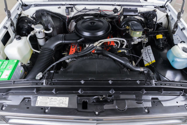 1987 Chevrolet Silverado 1500 4x4 Pickup - photo 3