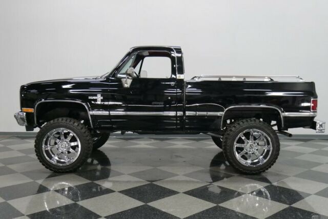1987 Chevrolet Silverado 1500 4X4 - photo 3