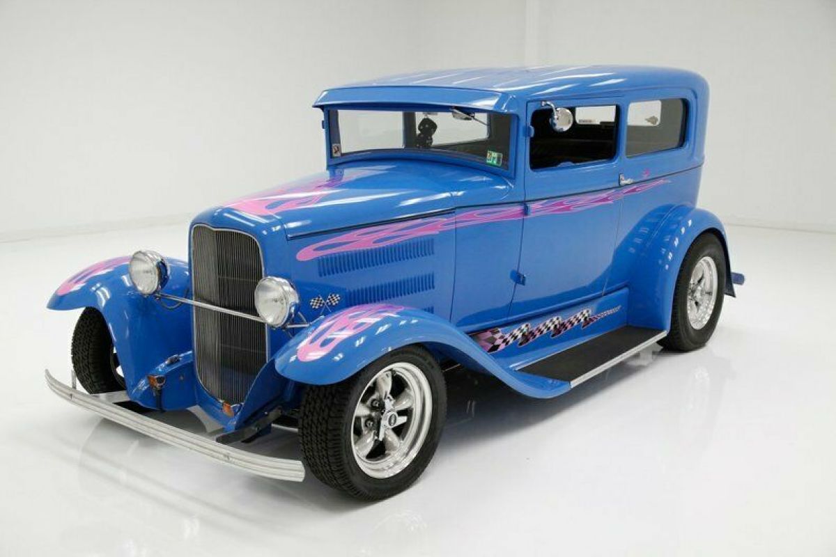 Retro A-Bone/Marlin Blue/Metal Body & Glass Fenders/350 ZZ3 V8 & Turbo 350 1930 Ford Sedan