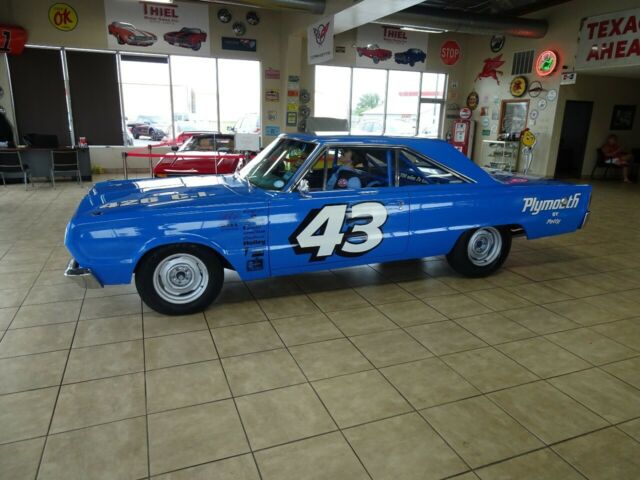 1967 Plymouth GTX Richard Petty Race Replica - photo 3