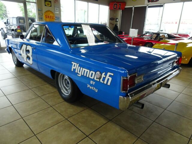 1967 Plymouth GTX Richard Petty Race Replica - photo 4