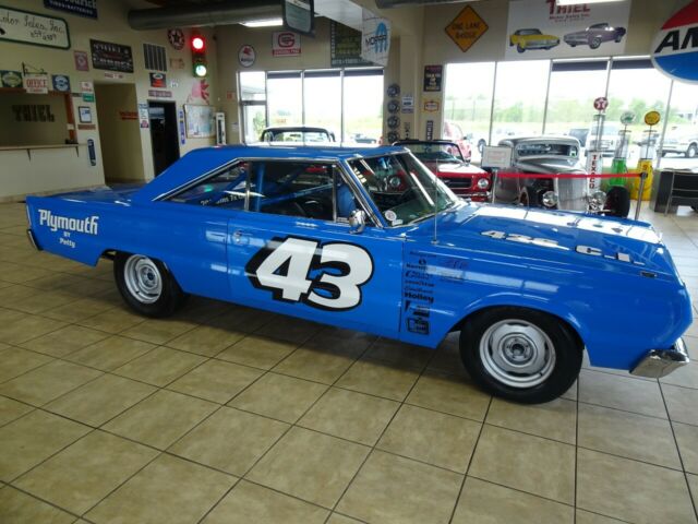 1967 Plymouth GTX Richard Petty Race Replica - photo 7