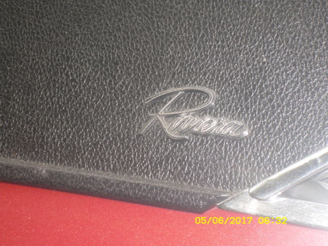 1970 Buick Riviera black vinyl seats and roof - photo 11